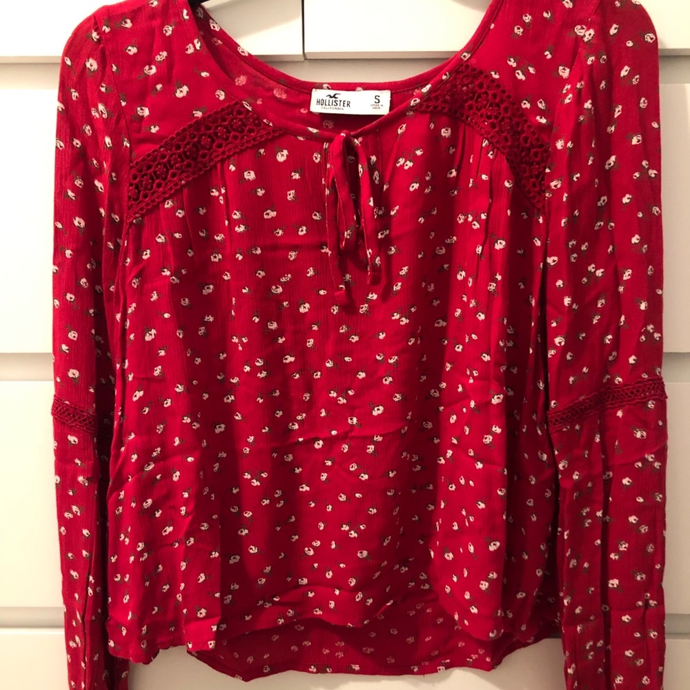 Hollister cropped long sleeve red floral shirt